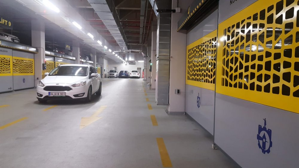 İzmit Kent Meydanı Yarı Otomatik Otoparkı