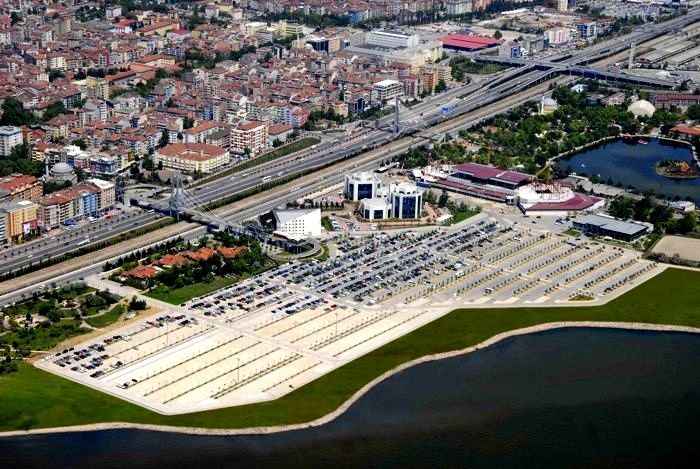 KBB Hizmet Binası Arkası Açık Otoparkı